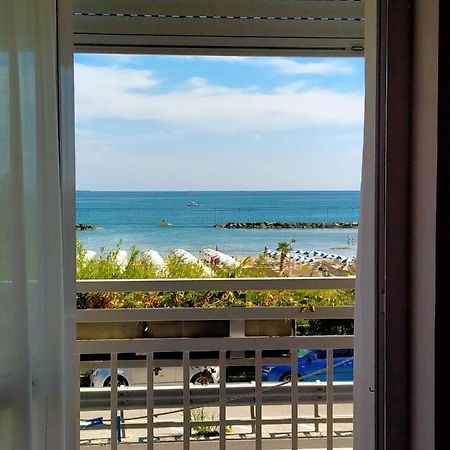 Hotel Ristorante Miramare Pesaro Kültér fotó