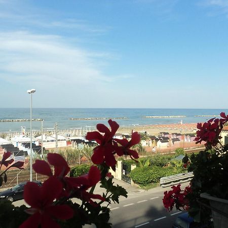 Hotel Ristorante Miramare Pesaro Kültér fotó