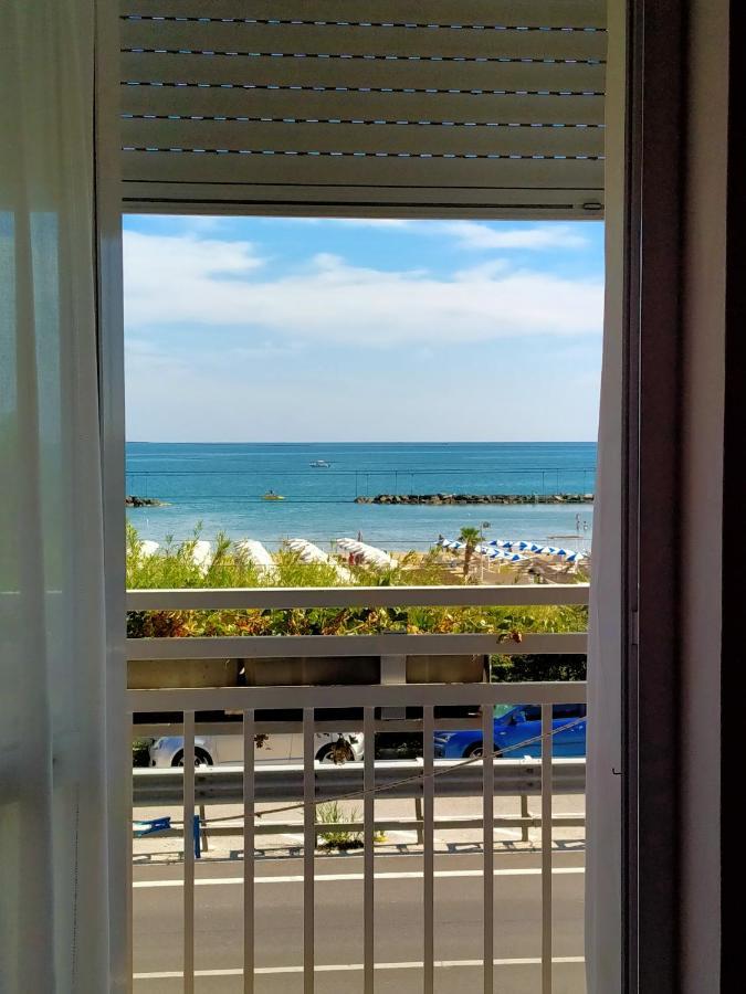 Hotel Ristorante Miramare Pesaro Kültér fotó