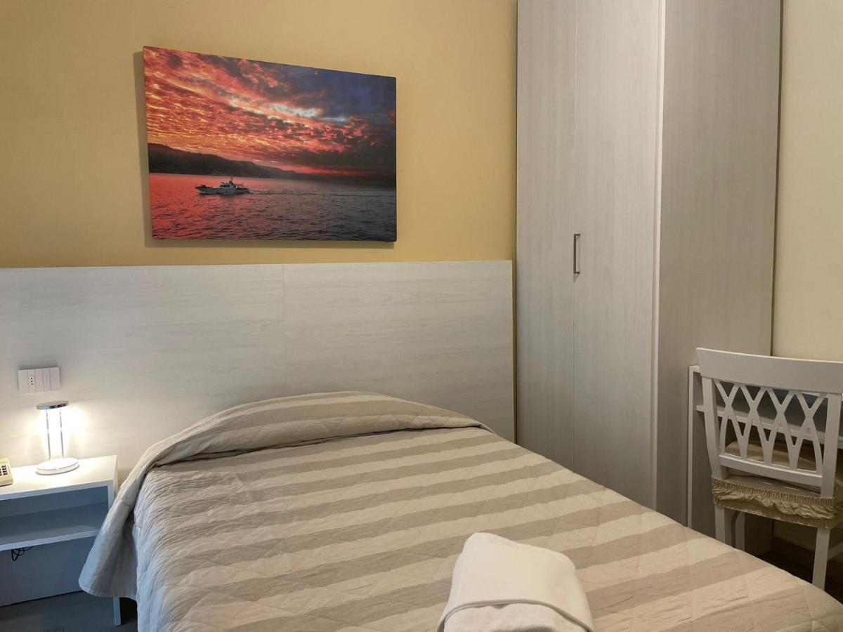 Hotel Ristorante Miramare Pesaro Kültér fotó