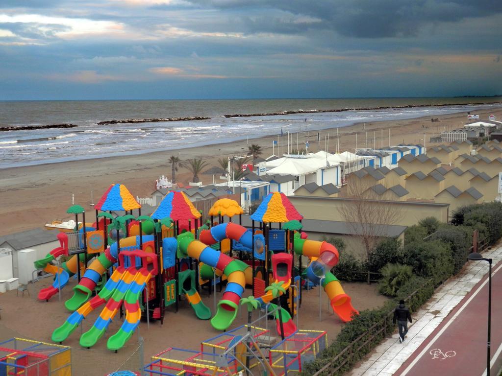 Hotel Ristorante Miramare Pesaro Kültér fotó