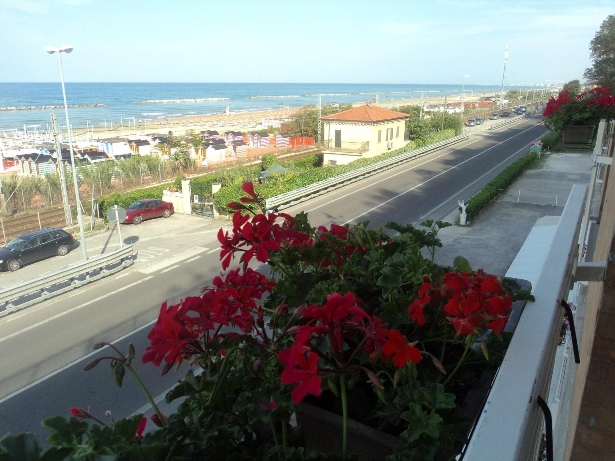 Hotel Ristorante Miramare Pesaro Kültér fotó