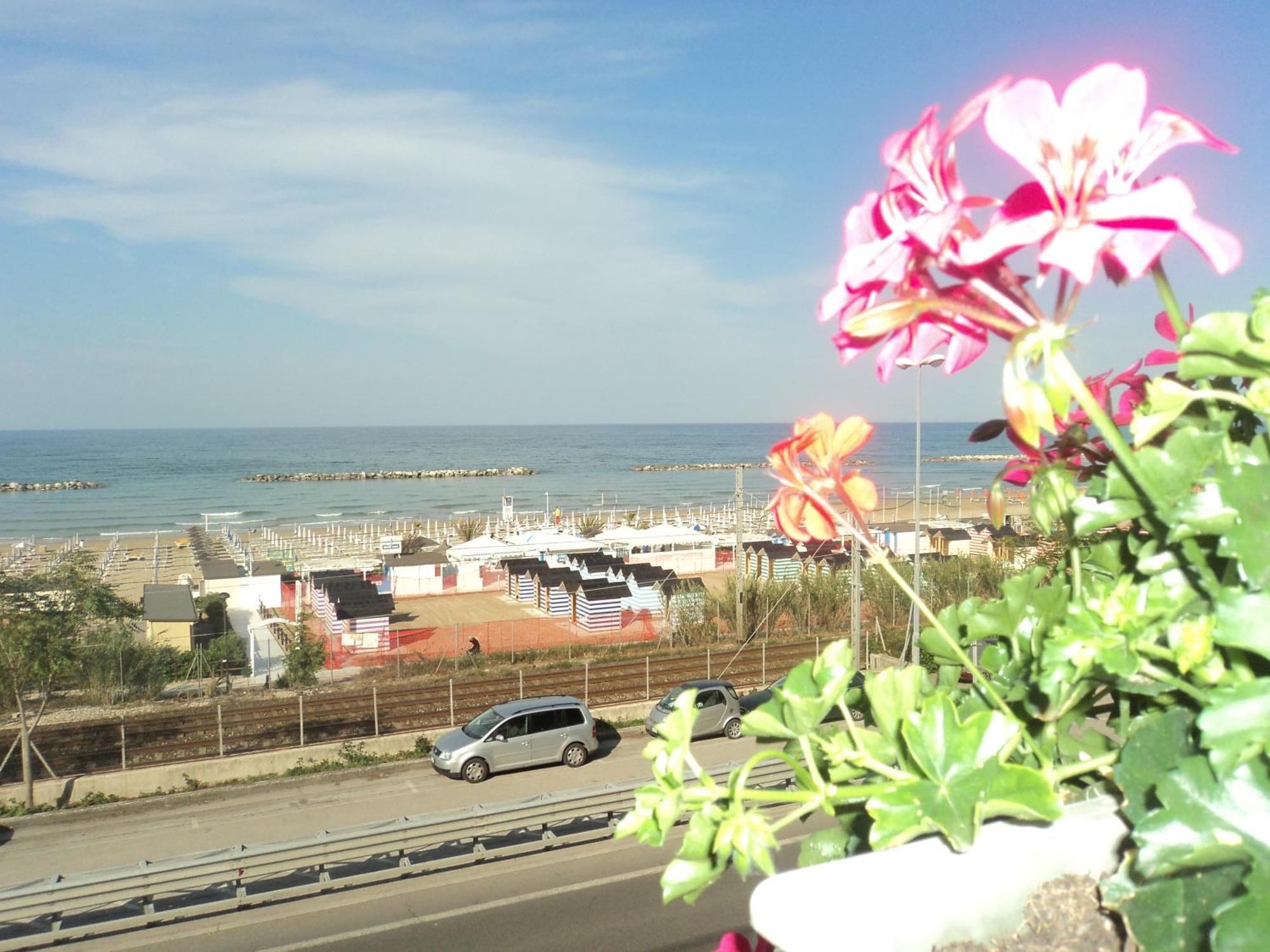 Hotel Ristorante Miramare Pesaro Kültér fotó