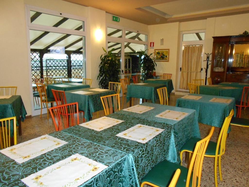 Hotel Ristorante Miramare Pesaro Kültér fotó