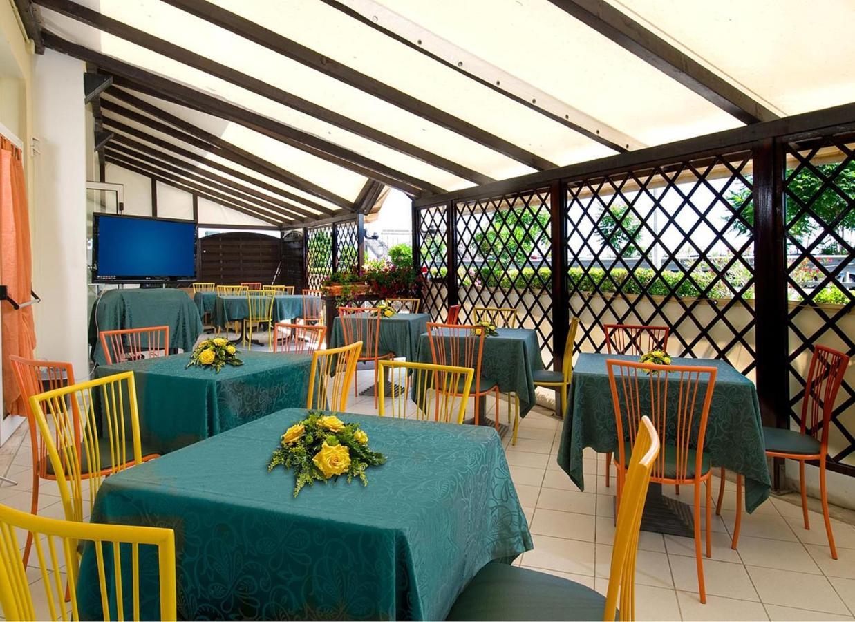 Hotel Ristorante Miramare Pesaro Kültér fotó